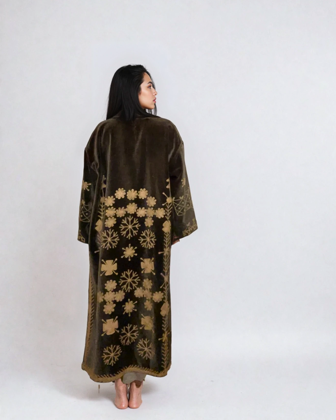 Dettaglio ricami cappotto velluto Regina d'Oriente EcoEssence
