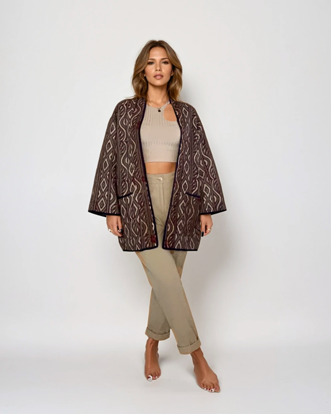 Modella con giacca Kantha reversibile Canto Nomade EcoEssence