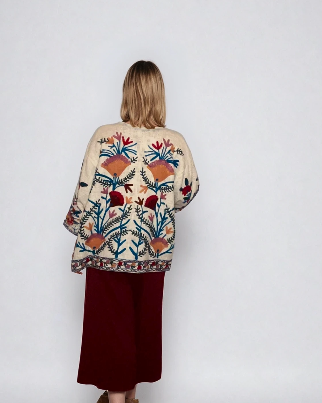 Dettaglio ricami floreali giacca Suzani in Fiore EcoEssence